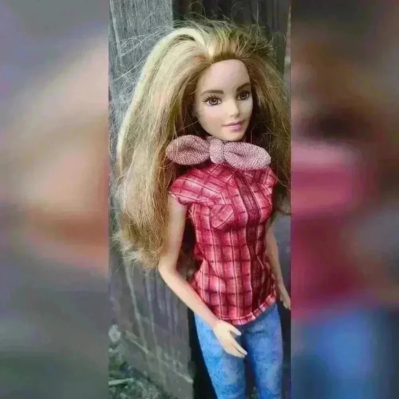 Barbie doll with boots - Picture 7 of 16